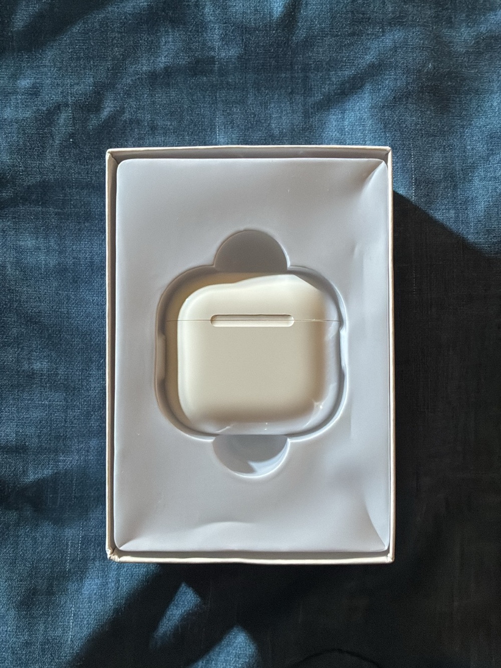 Wireless Earbuds Charging Case - White